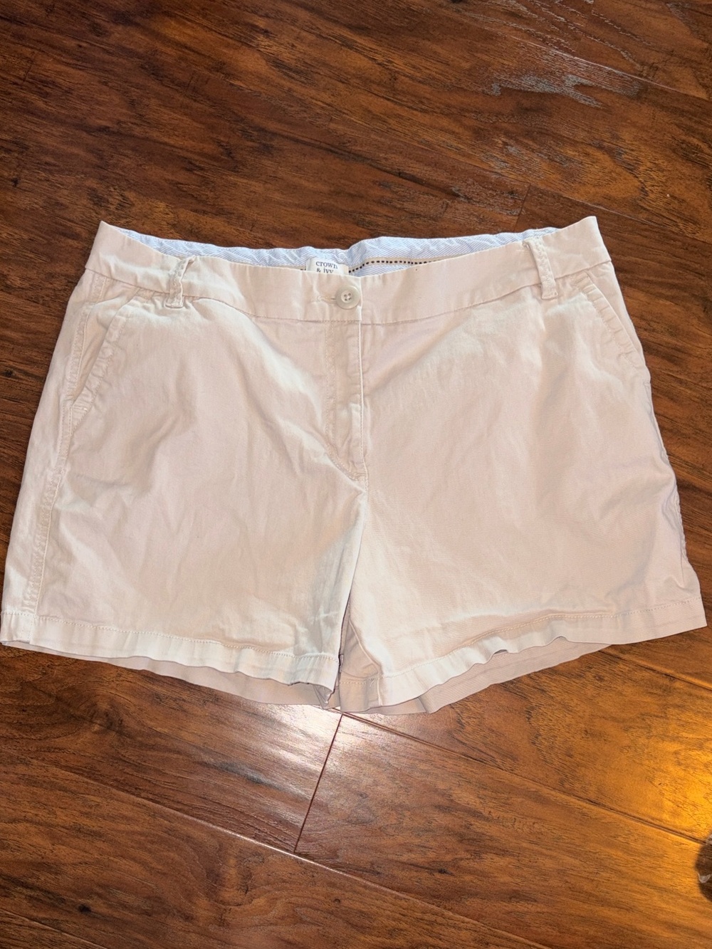 crown & ivy Caroline Khaki Shorts 14